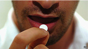 Para o NHS é preciso cautela ao receitar aspirinas.